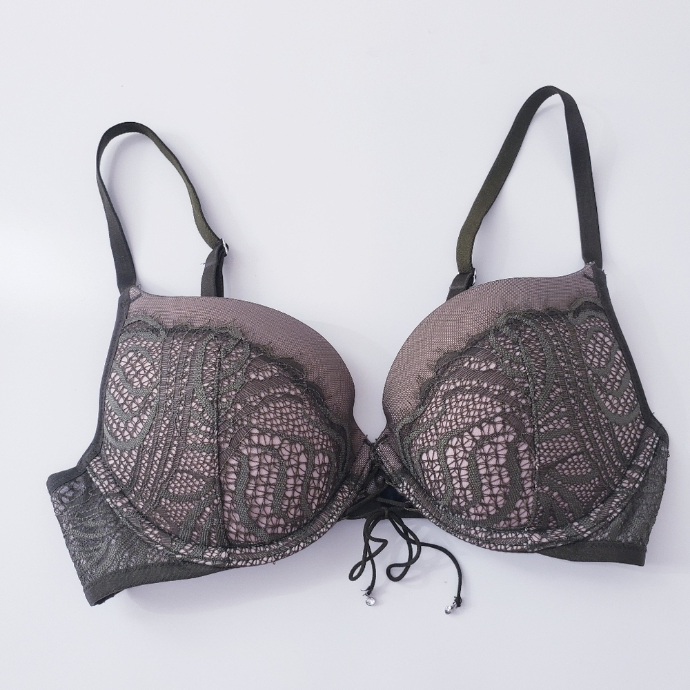 Victoria's Secret Lace Very Sexy Pushup Bra Lined